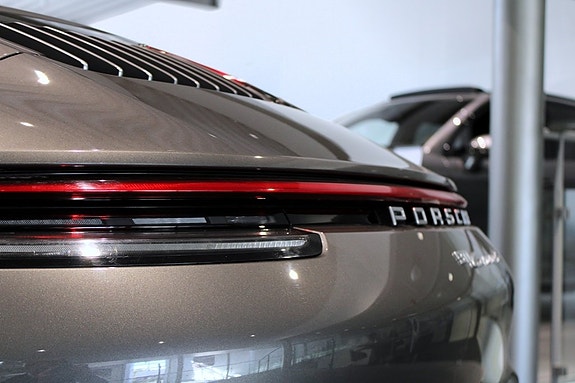 Porsche 911 18 of 18