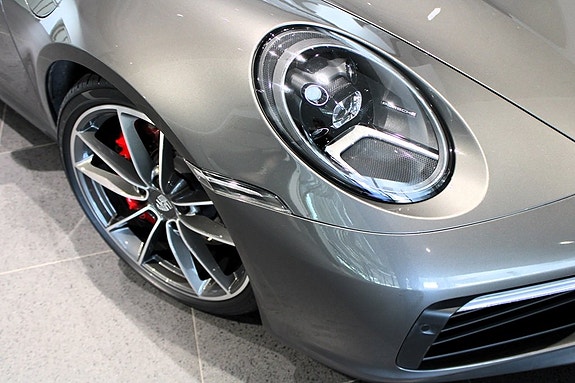 Porsche 911 8 of 18