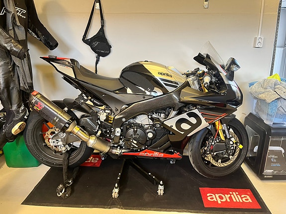Aprilia RSV4 1000 RF (1100cc) 4 of 5