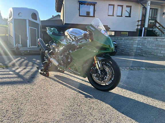 Aprilia RSV4 1000 RF (1100cc) 2 of 5