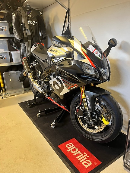 Aprilia RSV4 1000 RF (1100cc) 3 of 5