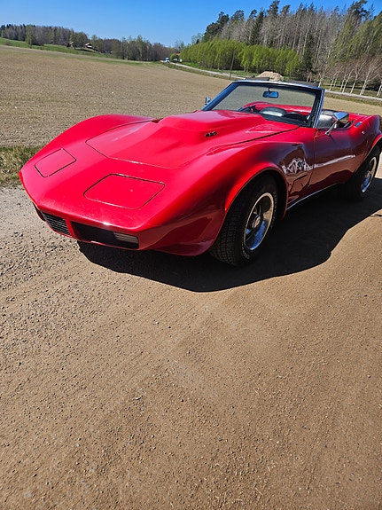 Chevrolet Corvette 4 of 5
