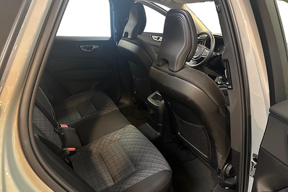 Volvo XC60 11 of 14