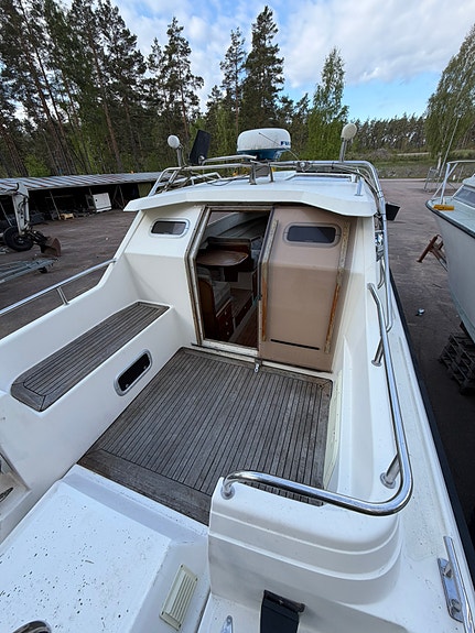 Striker 8000 Touring inombords diesel 1159h mercruiser 8 of 14