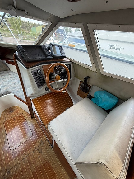 Striker 8000 Touring inombords diesel 1159h mercruiser 12 of 14
