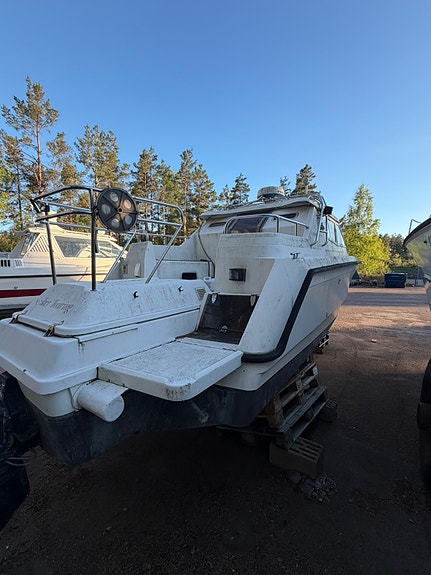 Striker 8000 Touring inombords diesel 1159h mercruiser 4 of 14