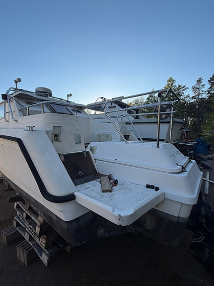 Striker 8000 Touring inombords diesel 1159h mercruiser 6 of 14
