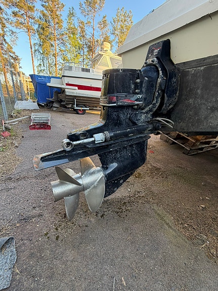 Striker 8000 Touring inombords diesel 1159h mercruiser 5 of 14