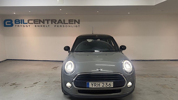 MINI Cooper 2 of 5