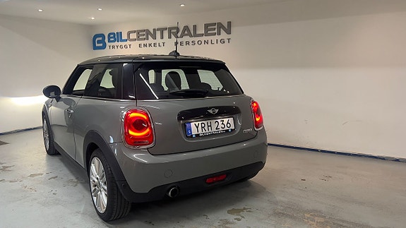 MINI Cooper 4 of 5