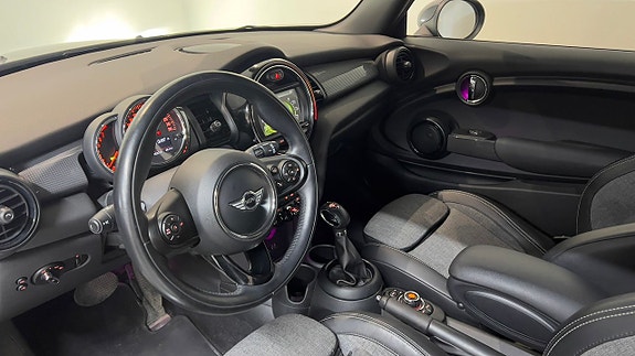 MINI Cooper 10 of 17