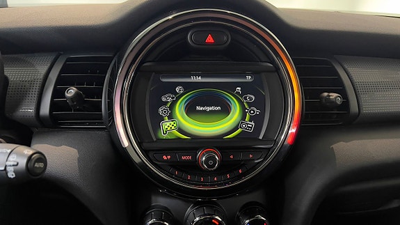 MINI Cooper 15 of 17
