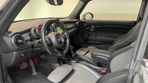 MINI Cooper 9 of 17