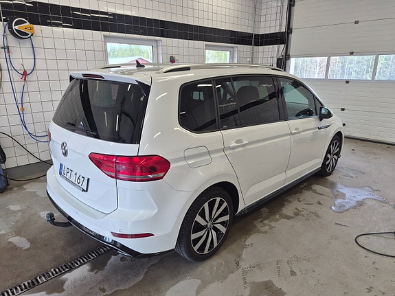 Volkswagen Touran 4 of 5