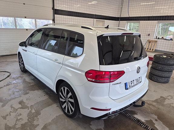 Volkswagen Touran 3 of 5