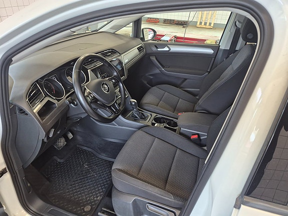 Volkswagen Touran 5 of 5