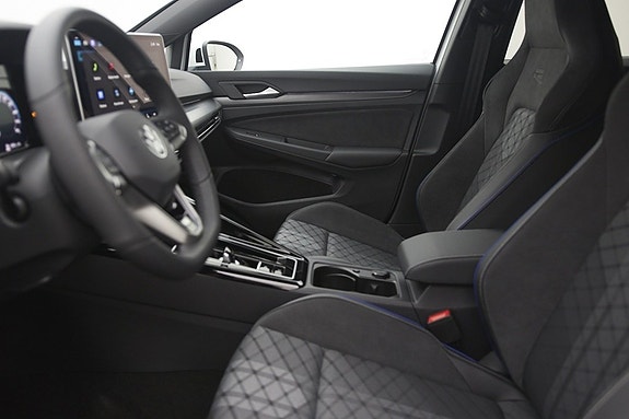 Volkswagen Golf VIII 11 of 17