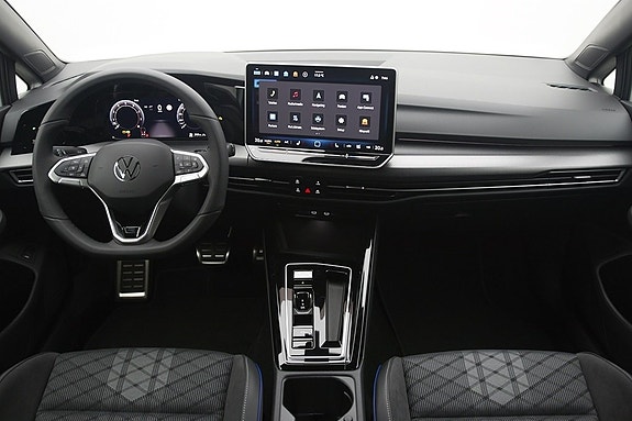 Volkswagen Golf VIII 14 of 17