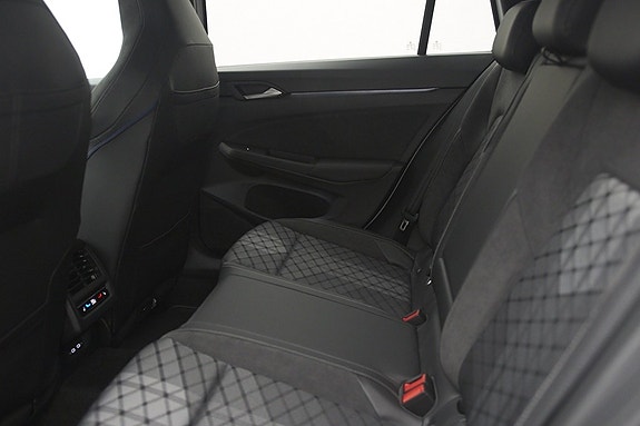Volkswagen Golf VIII 13 of 17
