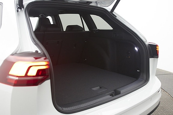 Volkswagen Golf VIII 17 of 17