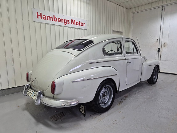 Volvo PV 8 of 17