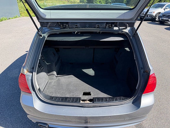 BMW 320d 22 of 24