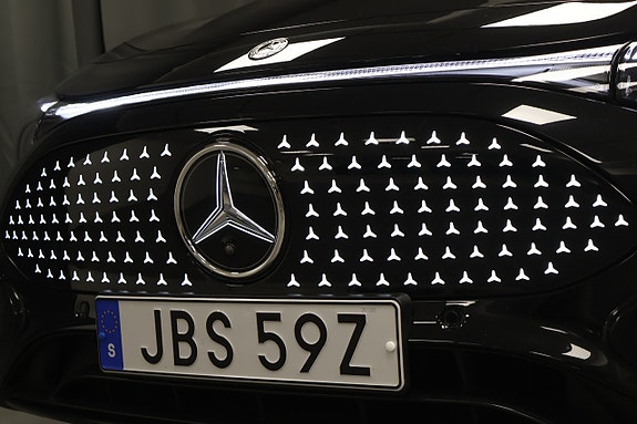 Mercedes-Benz CLA350 7 of 23