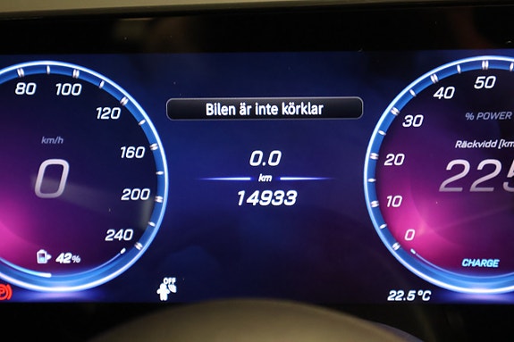 Mercedes-Benz CLA350 14 of 23