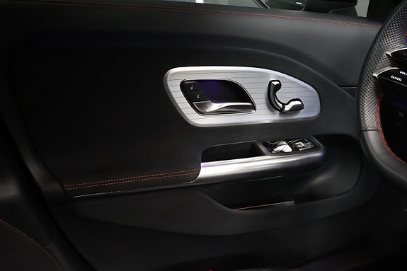 Mercedes-Benz CLA350 15 of 23