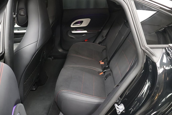 Mercedes-Benz CLA350 11 of 23