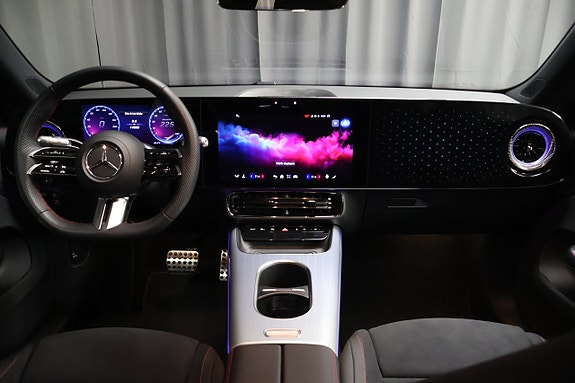 Mercedes-Benz CLA350 13 of 23