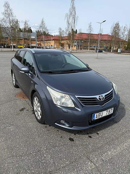 Brugt Toyota Avensis 2.2 d-4d