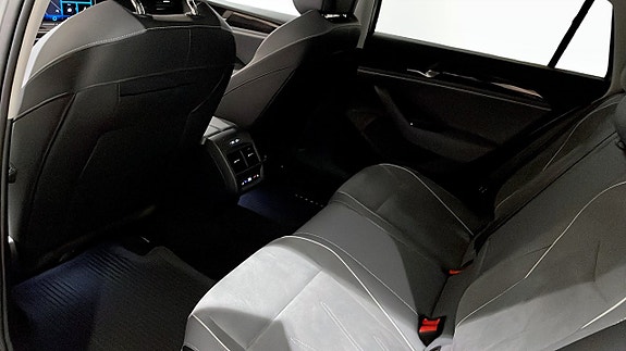 Volkswagen Passat 11 of 13