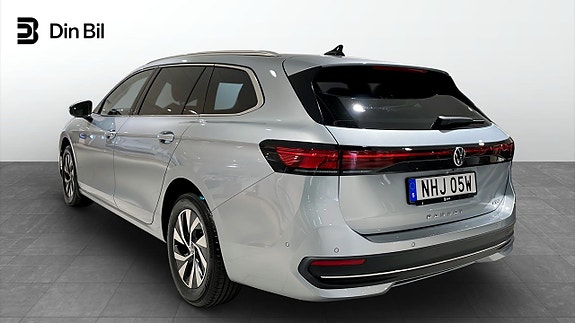 Volkswagen Passat 3 of 5