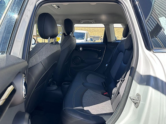 MINI Cooper 12 of 18