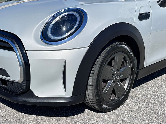 MINI Cooper 4 of 5