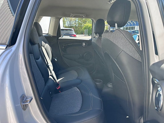 MINI Cooper 11 of 18