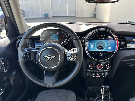 MINI Cooper 13 of 18