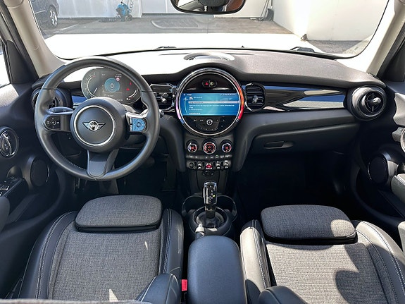 MINI Cooper 15 of 18