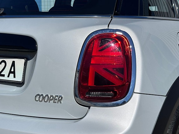 MINI Cooper 8 of 18