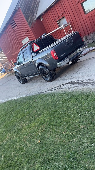 Nissan Navara 2 of 6