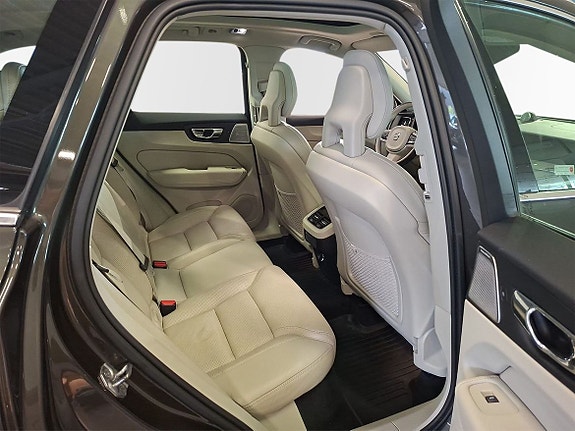 Volvo XC60 8 of 11