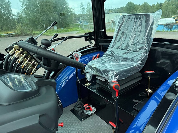 Traktor Blue 504, 4W, frontlastare och 4:1 skopa + gafflar 11 of 12