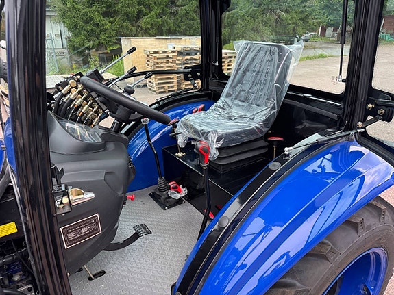 Traktor Blue 504, 4W, frontlastare och 4:1 skopa + gafflar 10 of 12