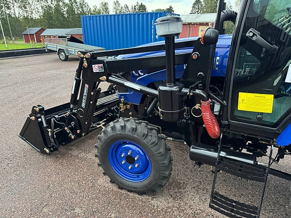 Traktor Blue 504, 4W, frontlastare och 4:1 skopa + gafflar 9 of 12
