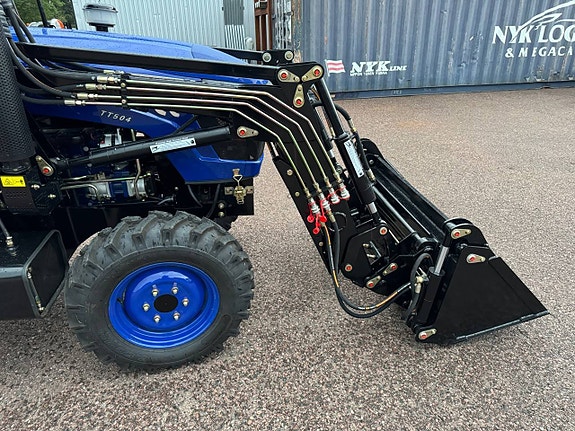 Traktor Blue 504, 4W, frontlastare och 4:1 skopa + gafflar 4 of 5