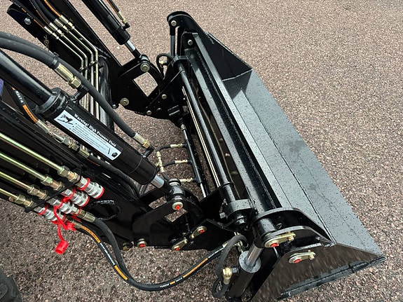 Traktor Blue 504, 4W, frontlastare och 4:1 skopa + gafflar 5 of 5