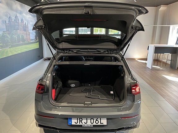Volkswagen Golf VIII 20 of 21