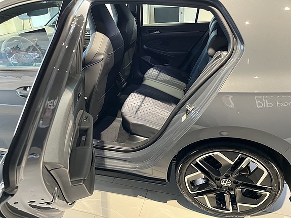 Volkswagen Golf VIII 16 of 21
