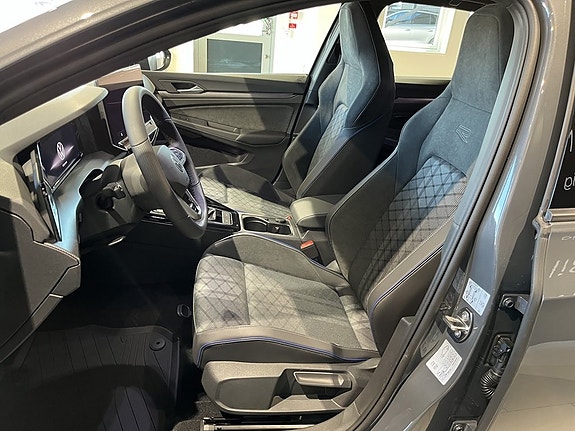 Volkswagen Golf VIII 12 of 21